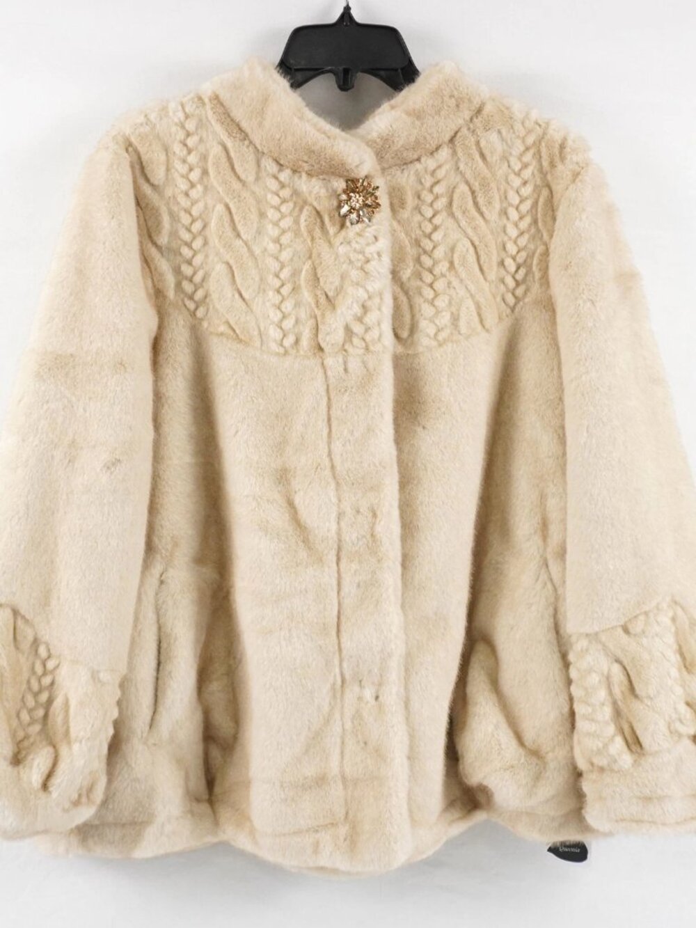 Queenia Short Vegan Faux Fur Jacket Coat Cape with Brooch in Beige Made in Italy